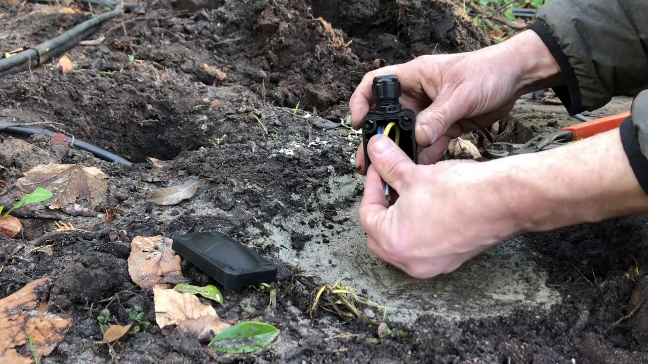 House bashing. Driveway bollard lighting install