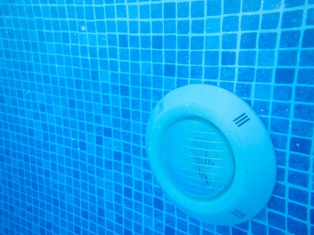 éclairage de piscine submersible