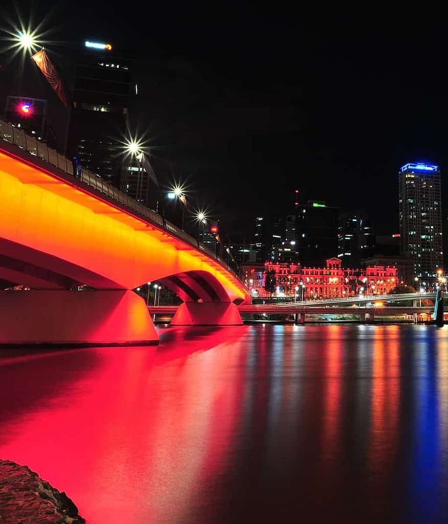 изменение цвета светодиодное освещение моста