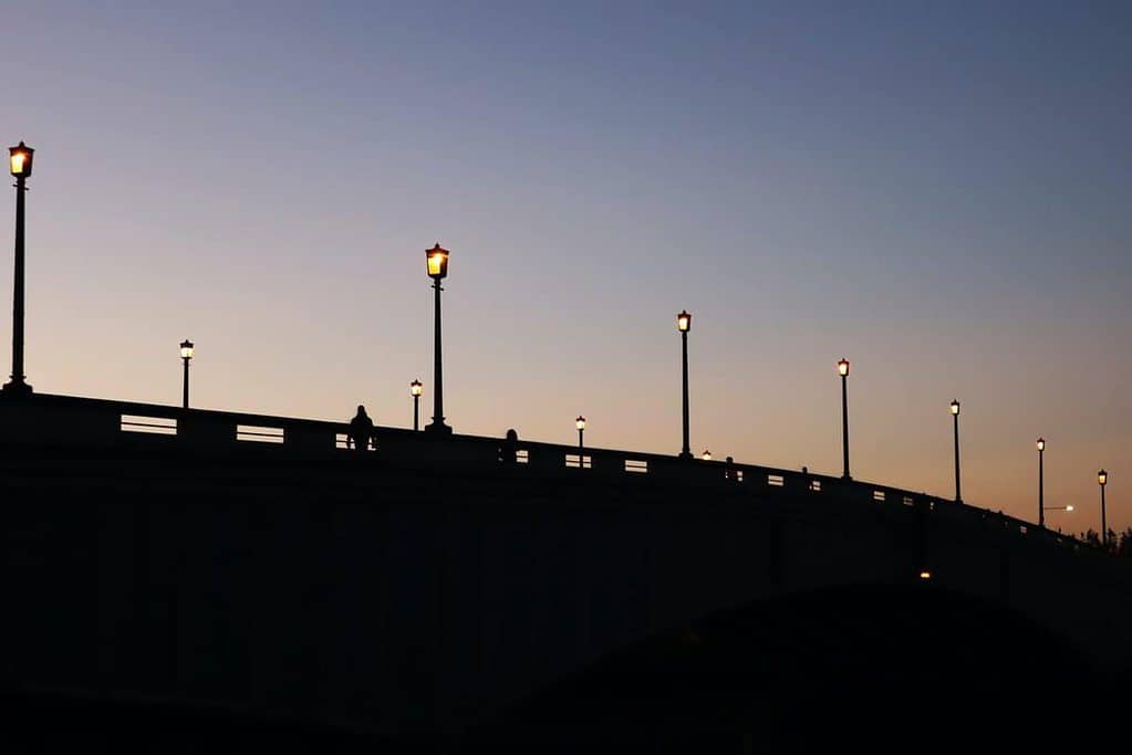 боковое освещение моста