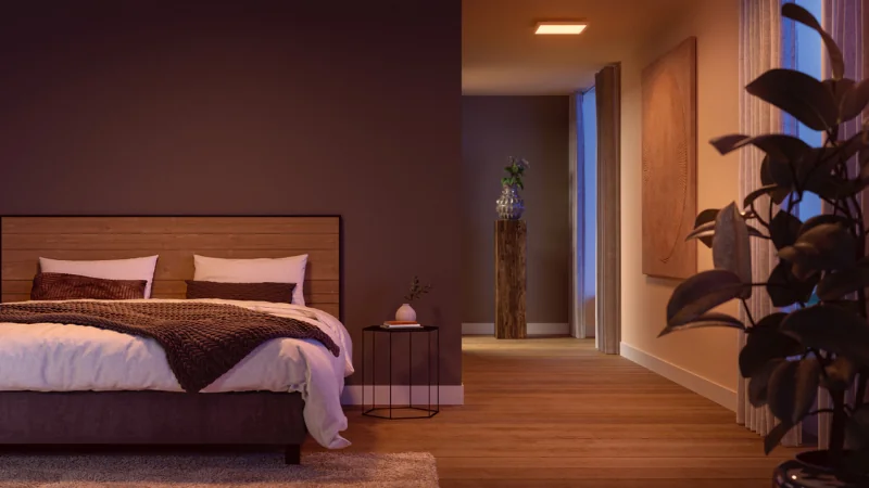 Вы можете установить датчики движения, которые будут плавно включать свет, когда вы встаете с кровати.